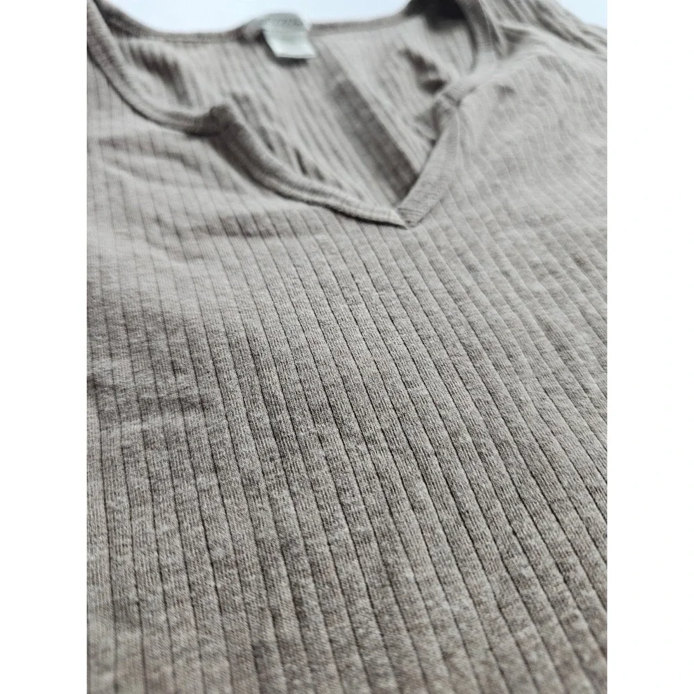 Ribbed V Neck Tee Womens S‎ Taupe Fitted Basic Minimalist Crop Top